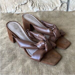 Anthropologie Schultz shoes leather brown bow puffy Size 8 B Slide Beach Cruise